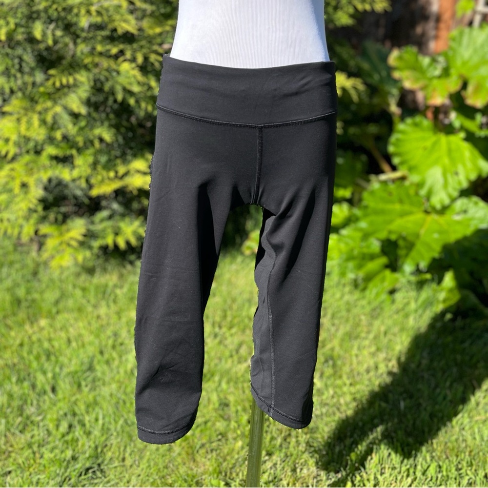 Lululemon Run Fast Free Crop Sz 8 Black, Ruffle Reflective Power Luxtreme - Picture 2 of 14